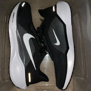Nike - Pegasus 41 - Size 9.5 - Men’s Running Shoes - Black/White